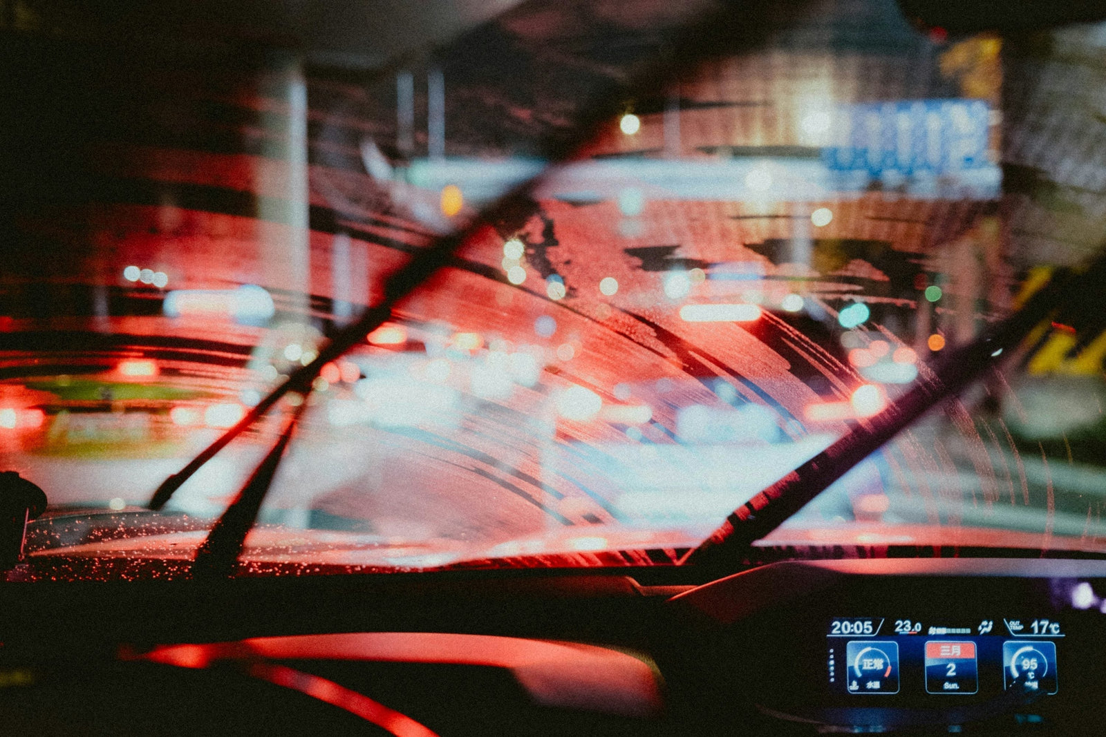 Kaca Depan Buram Saat Hujan? Ini Penyebab Wiper Streak & Cara Mengatasinya